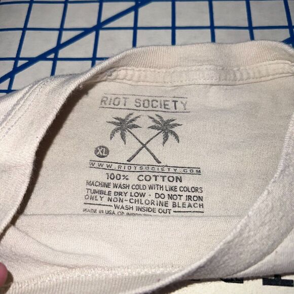 Riot Society Shirt Size M Adult Geisha Girl Skull Skeleton Size XL Tan - Picture 6 of 7